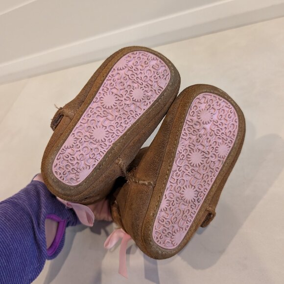 UGG Baby Jesse Bow II Size 4/5 - Picture 6 of 13